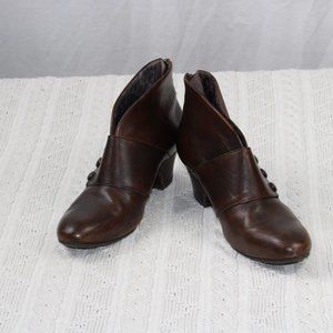 BROWN BOOTIES BY BORN